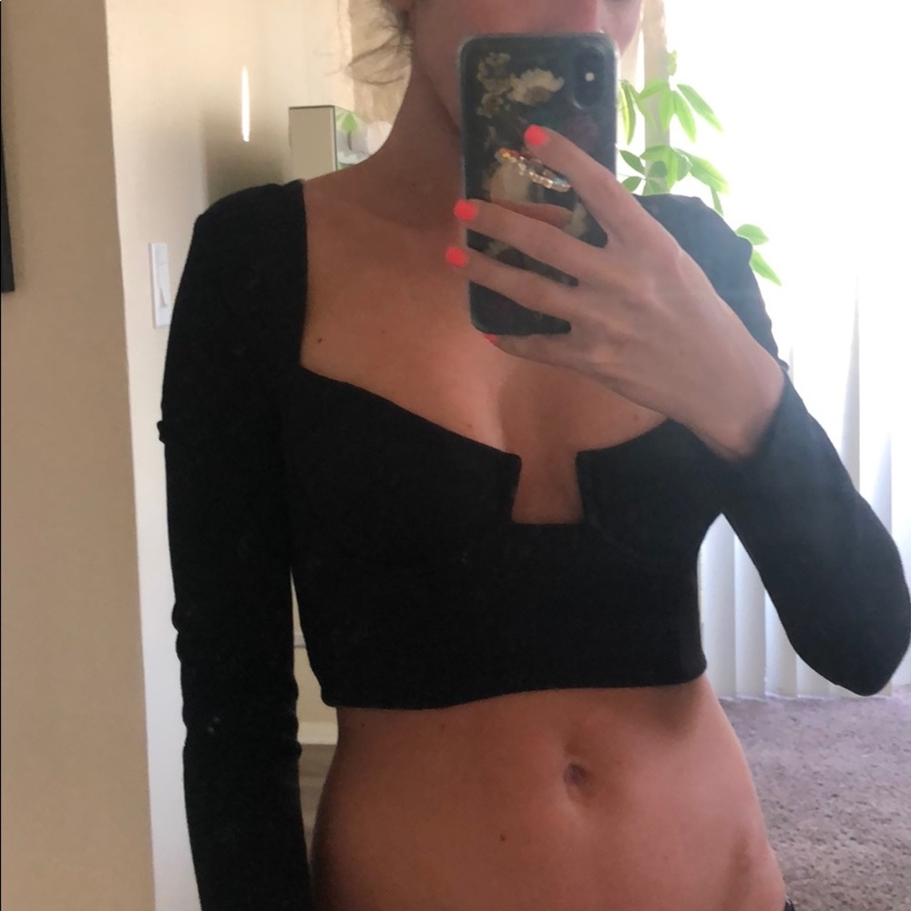 Black long sleeve crop top